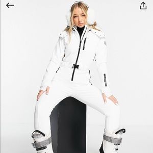NWT FITTED SKI SUIT WITH BELT AND FAUX FUR HOOD